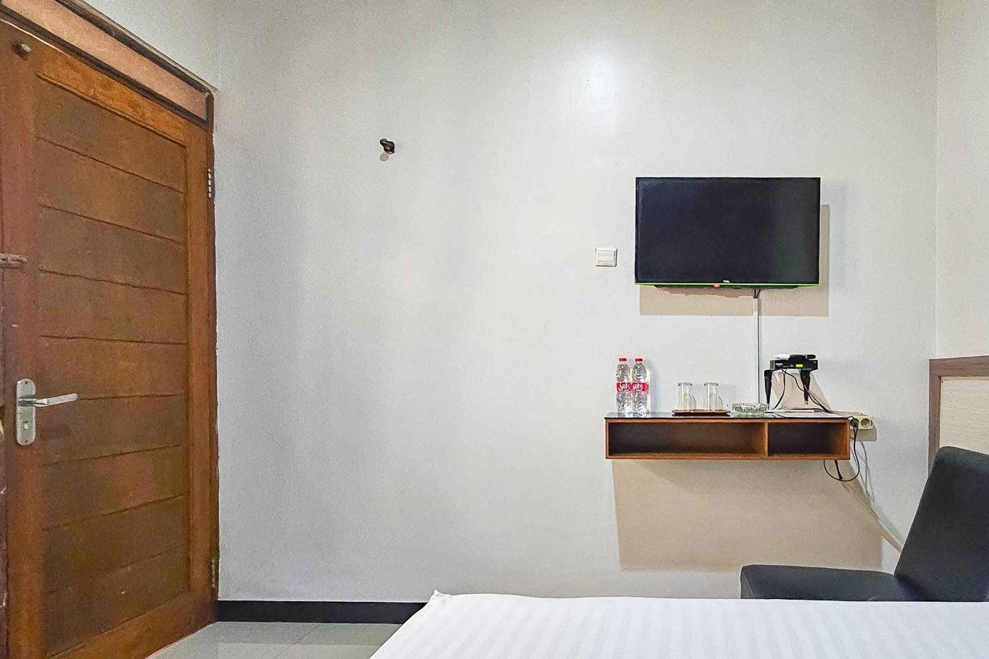Wisma Brata Mitra Reddoorz Sukabumi Bagian luar foto