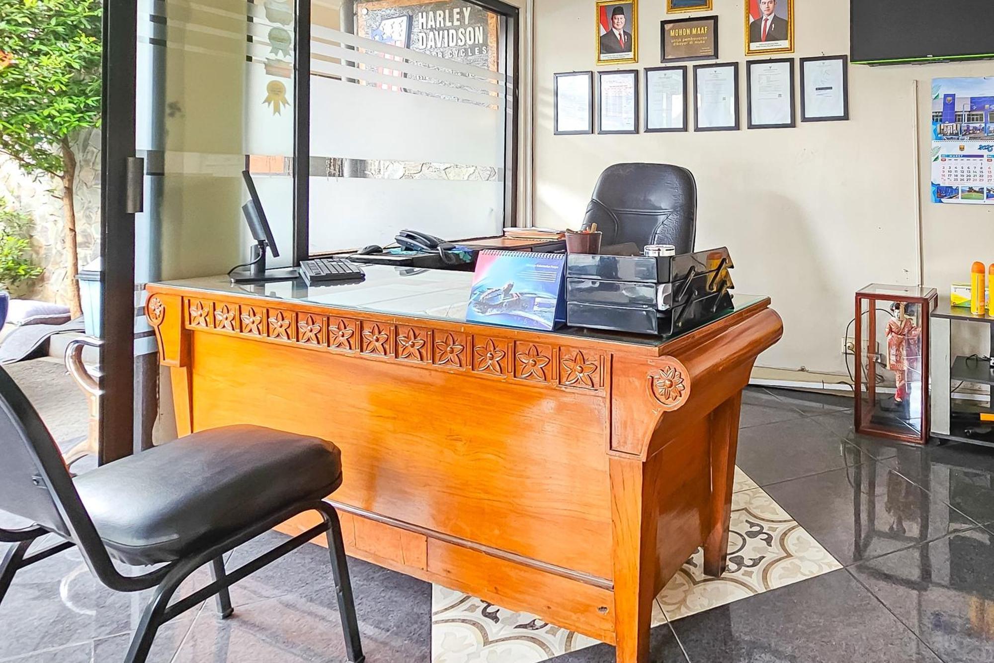 Wisma Brata Mitra Reddoorz Sukabumi Bagian luar foto